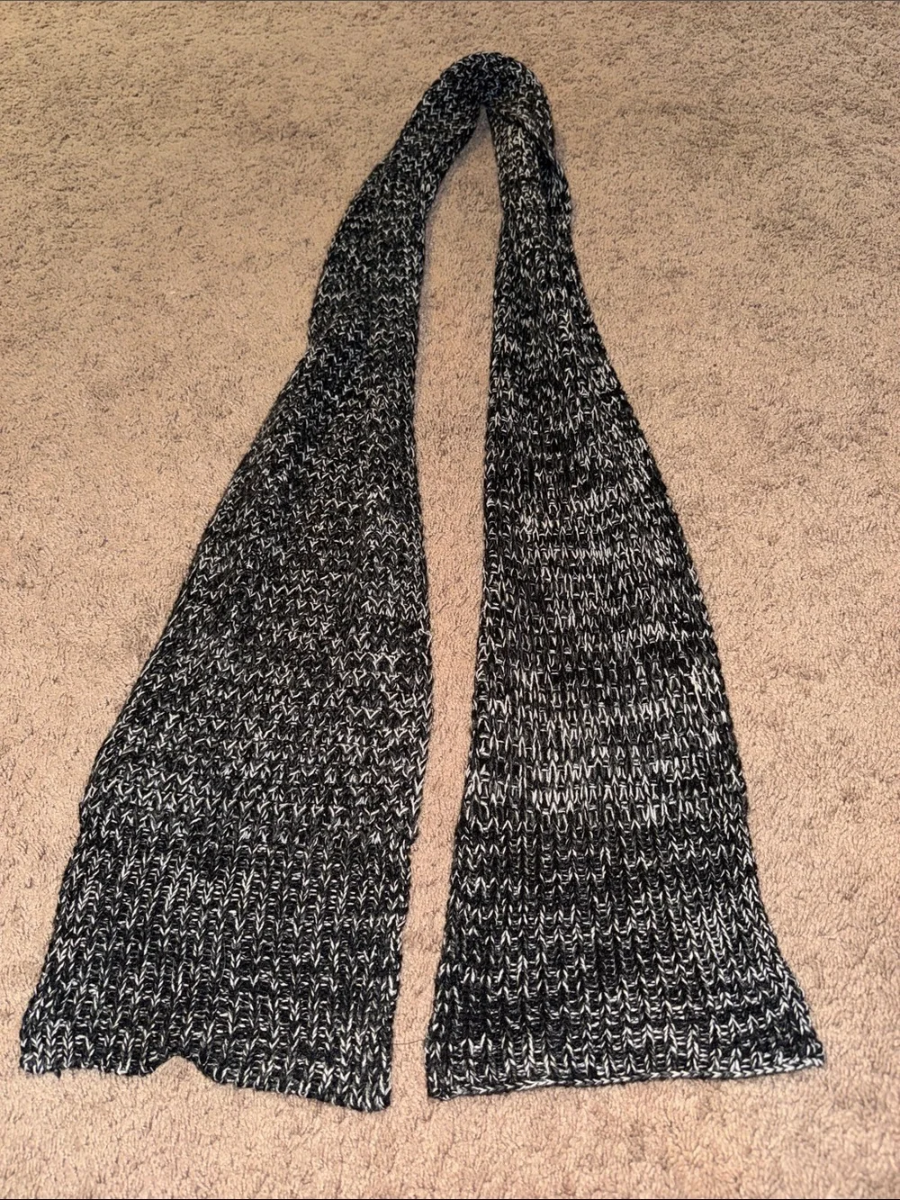 Victoria's Secret Black & White Marled Knit Scarf chunky soft cozy Winter EUC